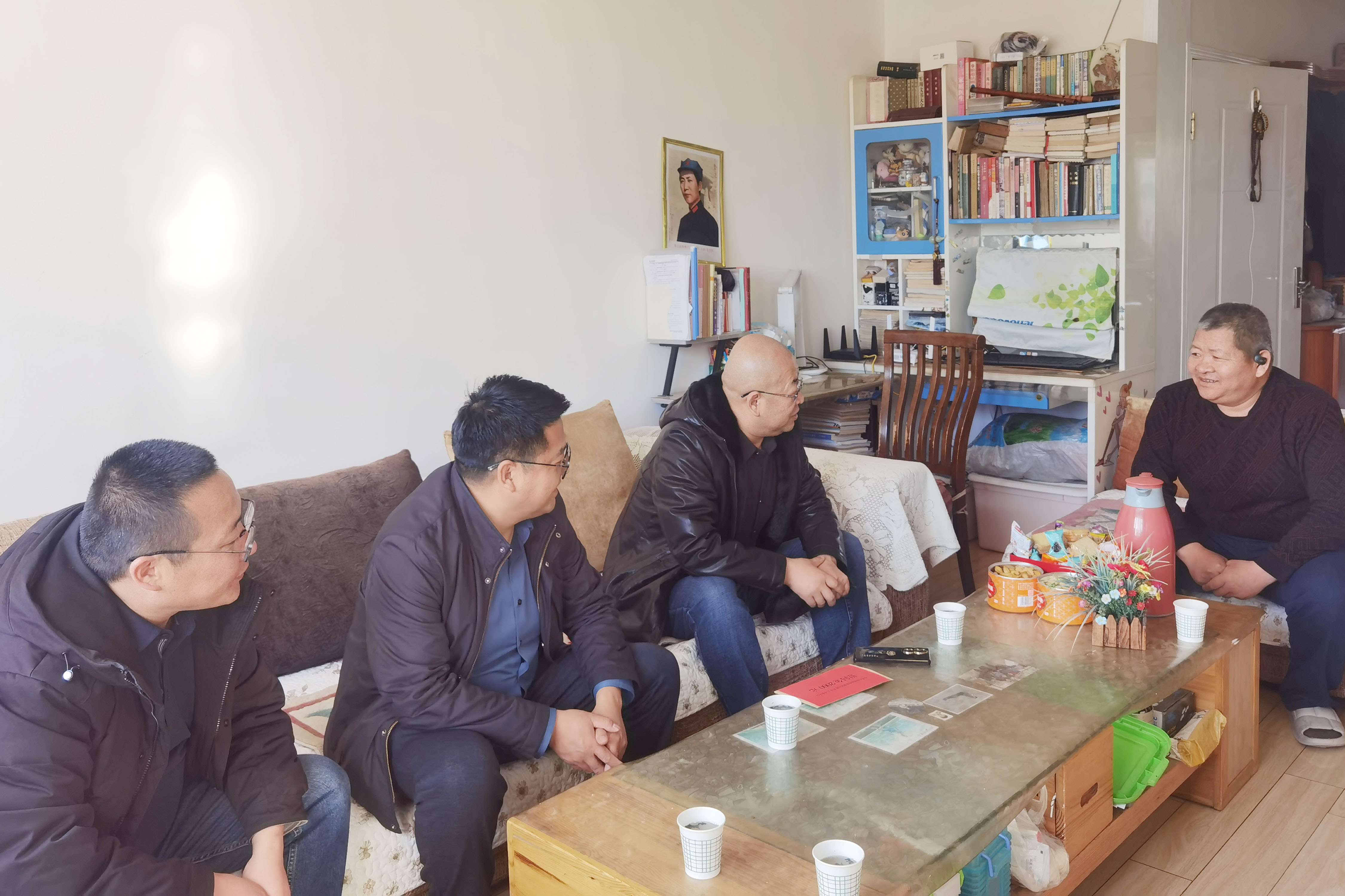 1709170688511264.jpg 慰問退休黨員5.jpg