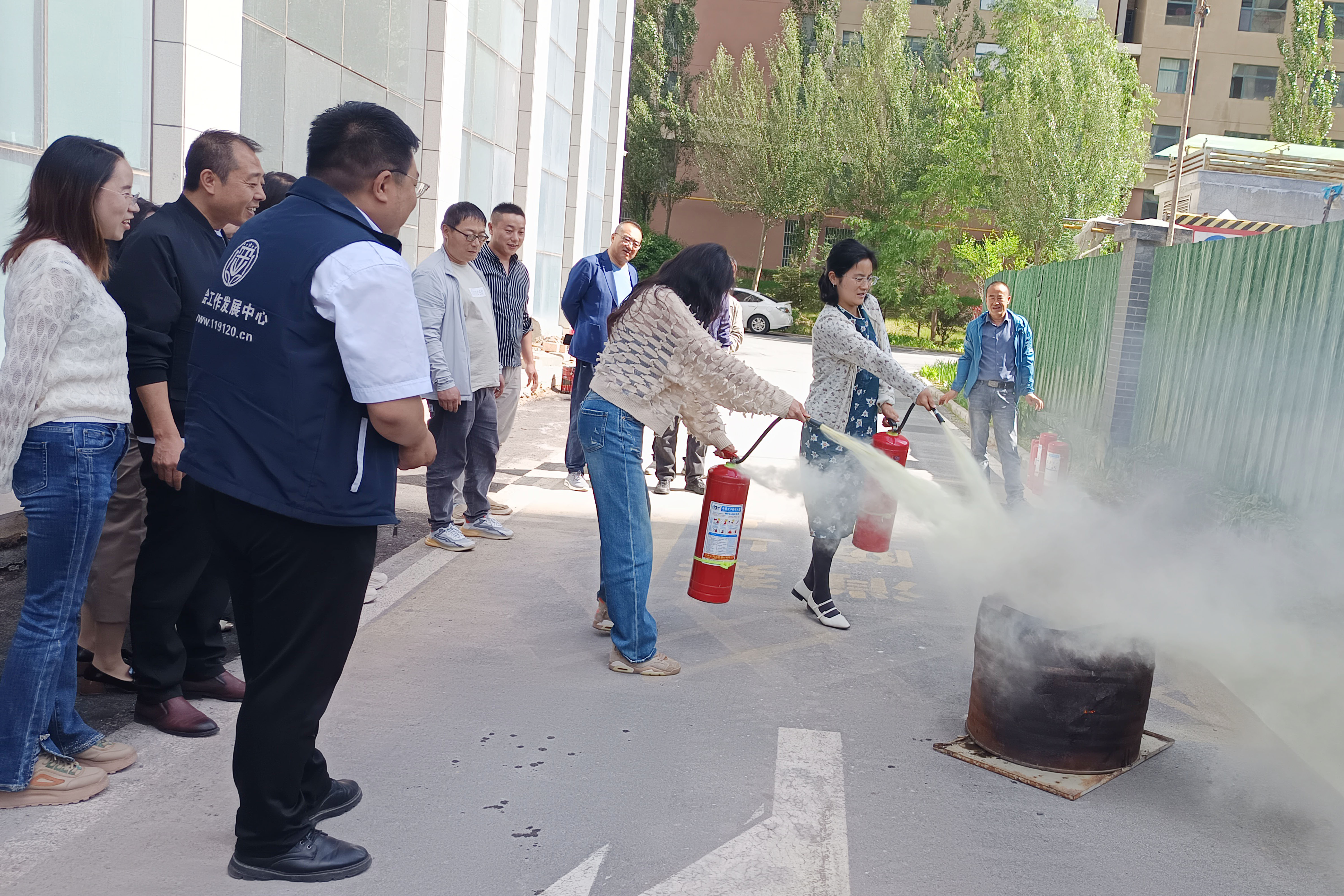 6月份集團公司開展滅火演練。.jpg